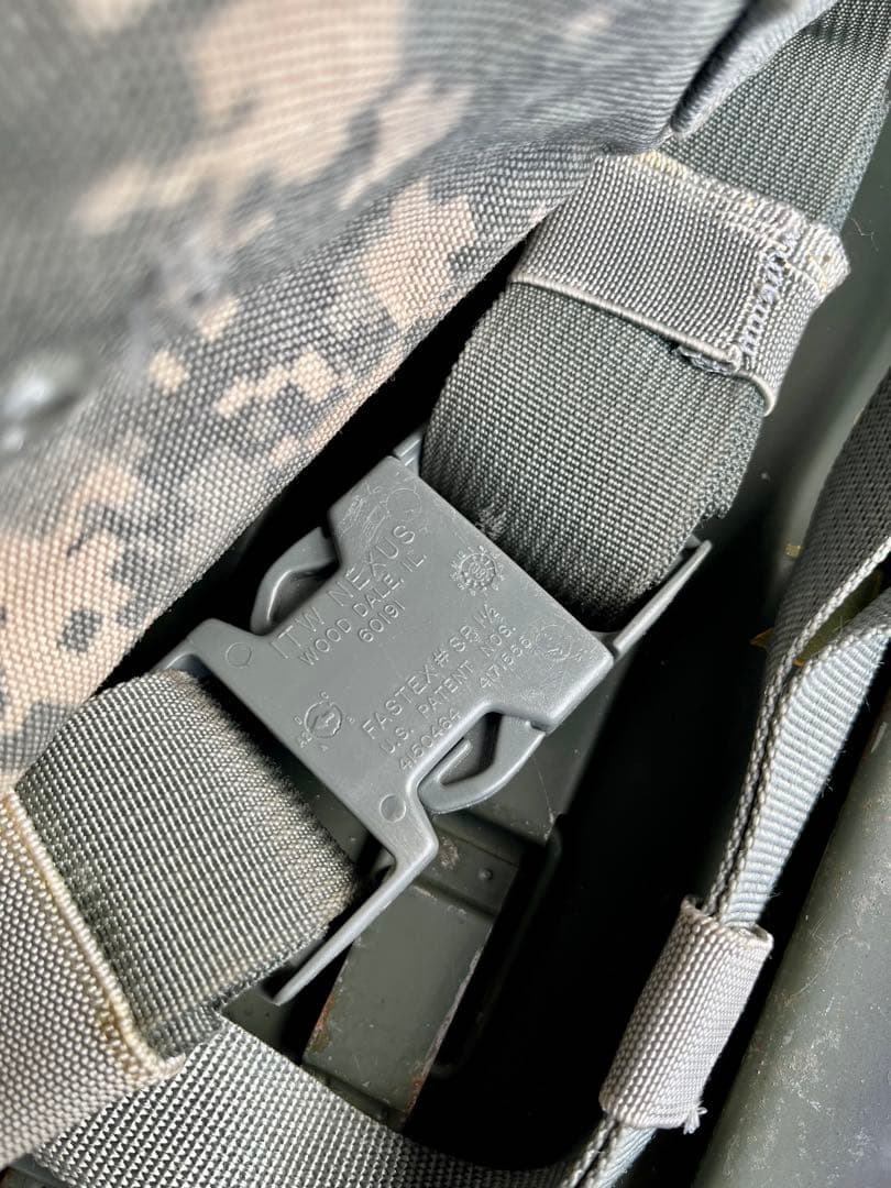 米軍放出品MOLLE2アサルトパック リュック バックパック ショベルポーチ付き
