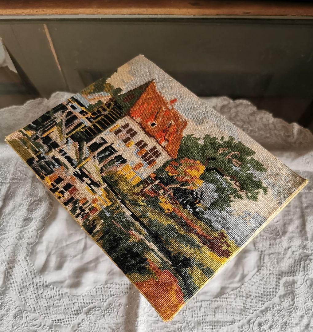 アンティーク イギリス ニードルワーク刺繍マット 水源 水と森と家と空 田園風景