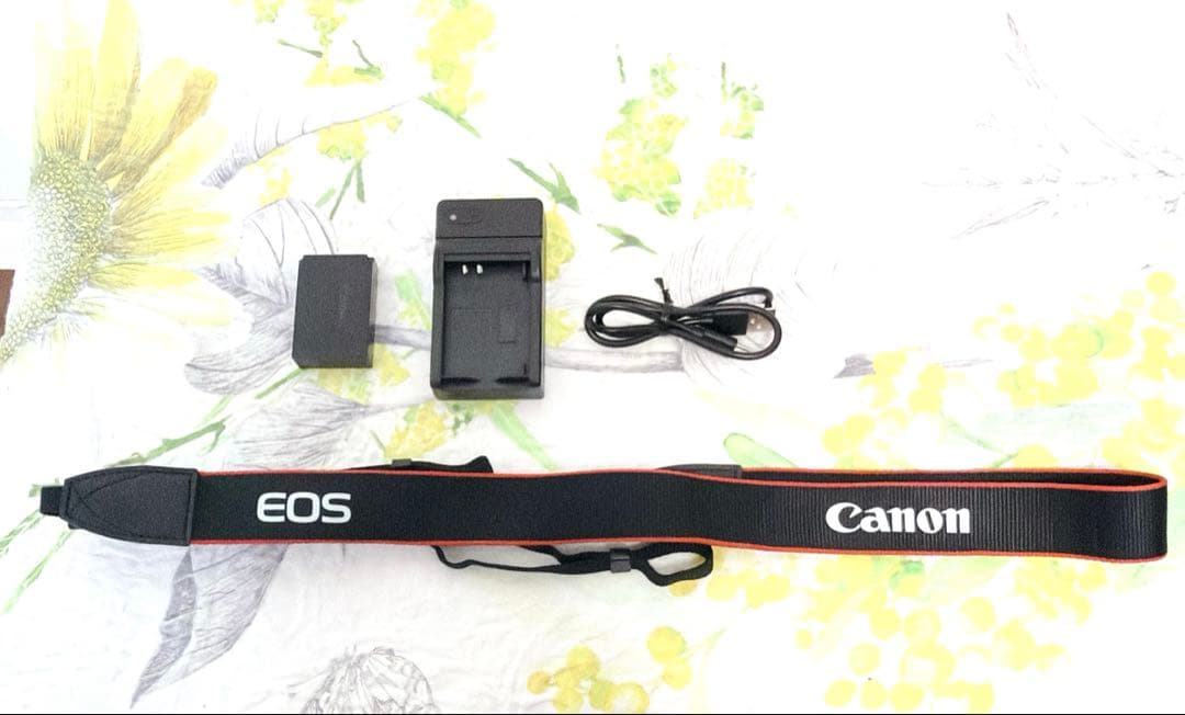 【ほぼ新品】Canon EOS Kiss X7 ダブルレンズ キャノン♥️初心者♥️