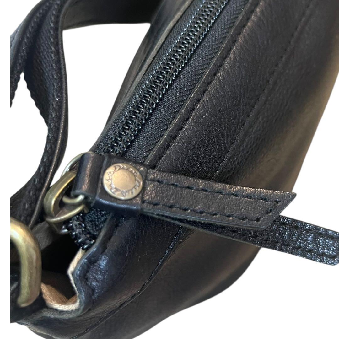 【ほぼ未使用】ダコタ ショルダーバッグ ジェントリー レザー ブラック 斜め掛け