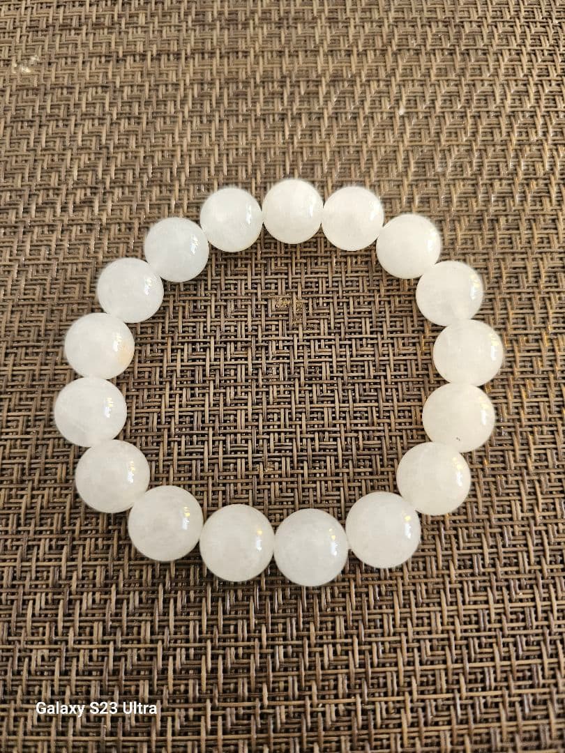 乙女鉱山産　乙女水晶１２mm１７玉ブレスレット