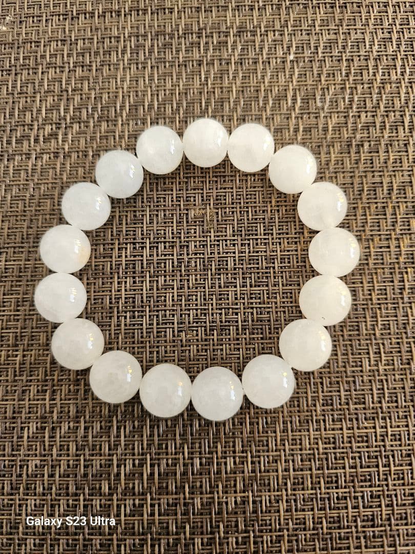 乙女鉱山産　乙女水晶１２mm１７玉ブレスレット