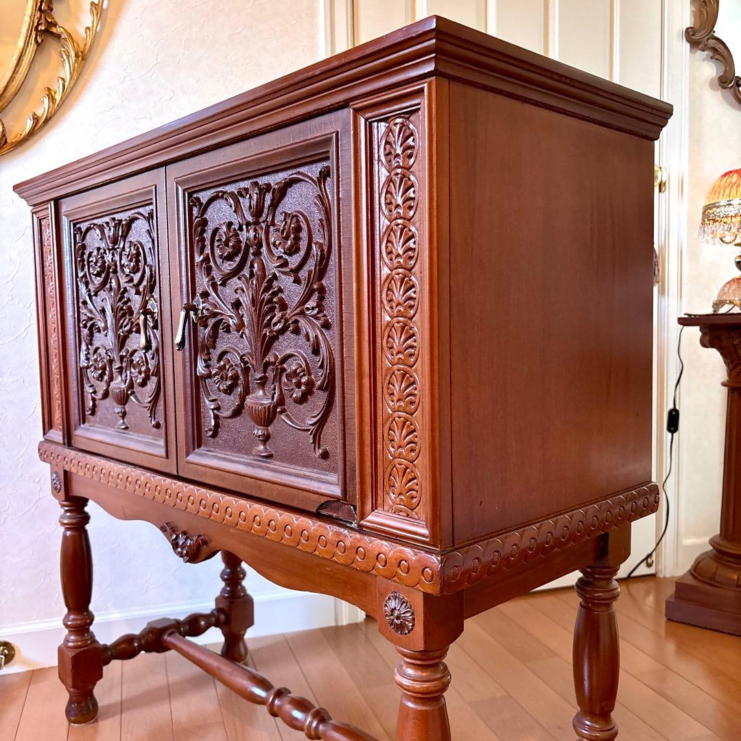 イタリア製 アンティーク彫刻サイドボード(ドイリー付き)天使の絵画はオマケ☆
