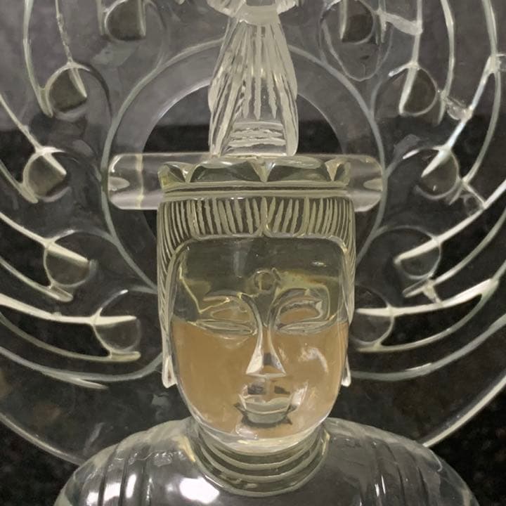 天然水晶　クリスタル　観音菩薩像　龍頭観音　台座付　クオーツ　仏教美術　オブジェ