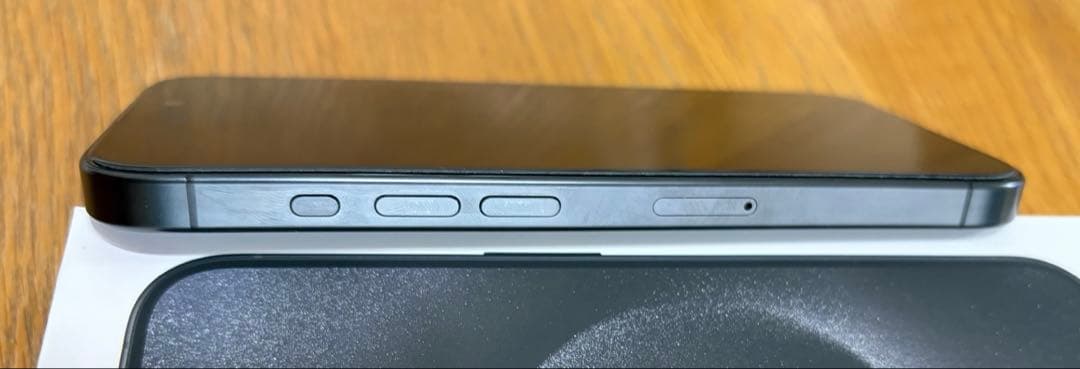 【美品】iPhone 15 Pro ブラックチタニウム 128GB