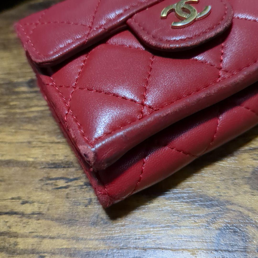 CHANEL キルティングレッド三つ折り財布
