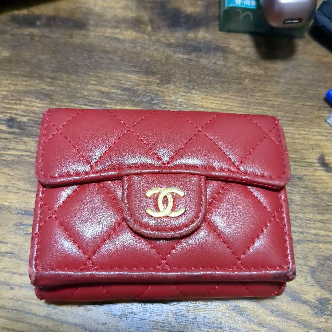 CHANEL キルティングレッド三つ折り財布