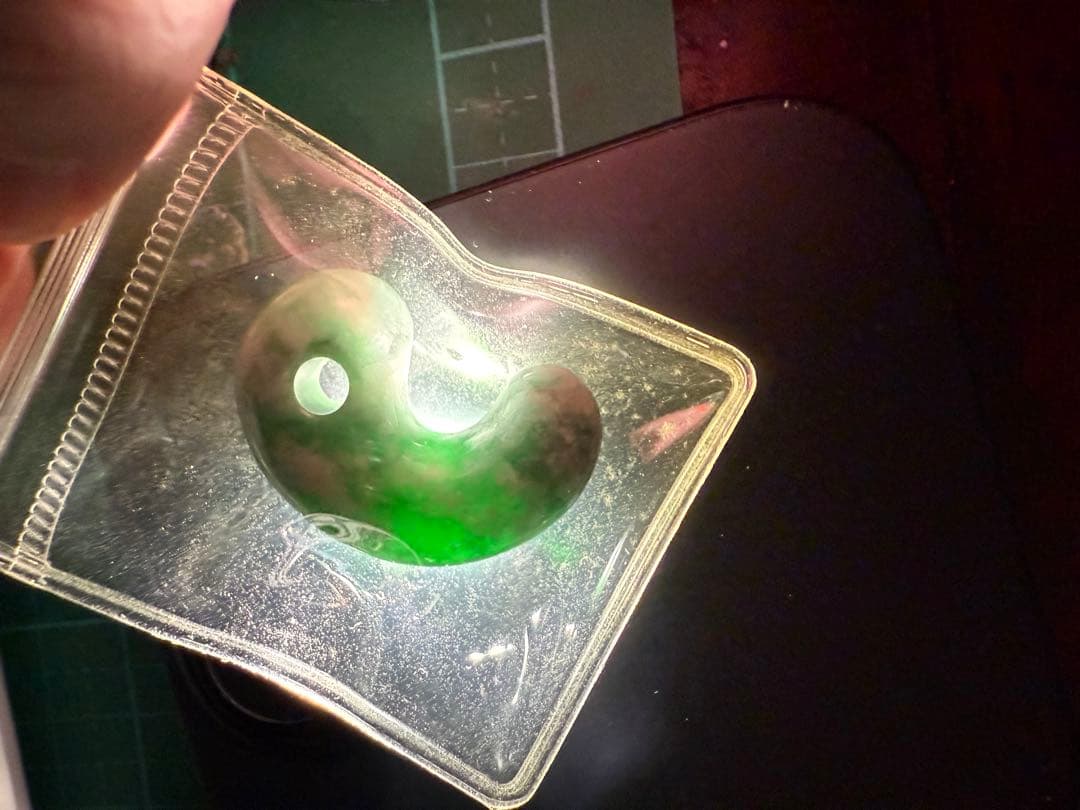 糸魚川翡翠‼️小滝産地‼️勾玉‼️大変に美しい柄‼️希少‼️破格出品‼️送料無料‼️