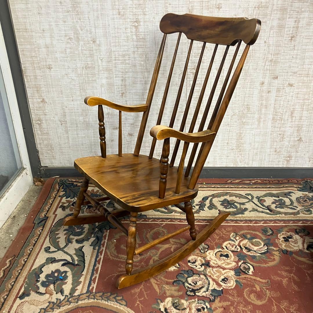 木製ロッキングチェア クラシックデザイン 肘掛け付き