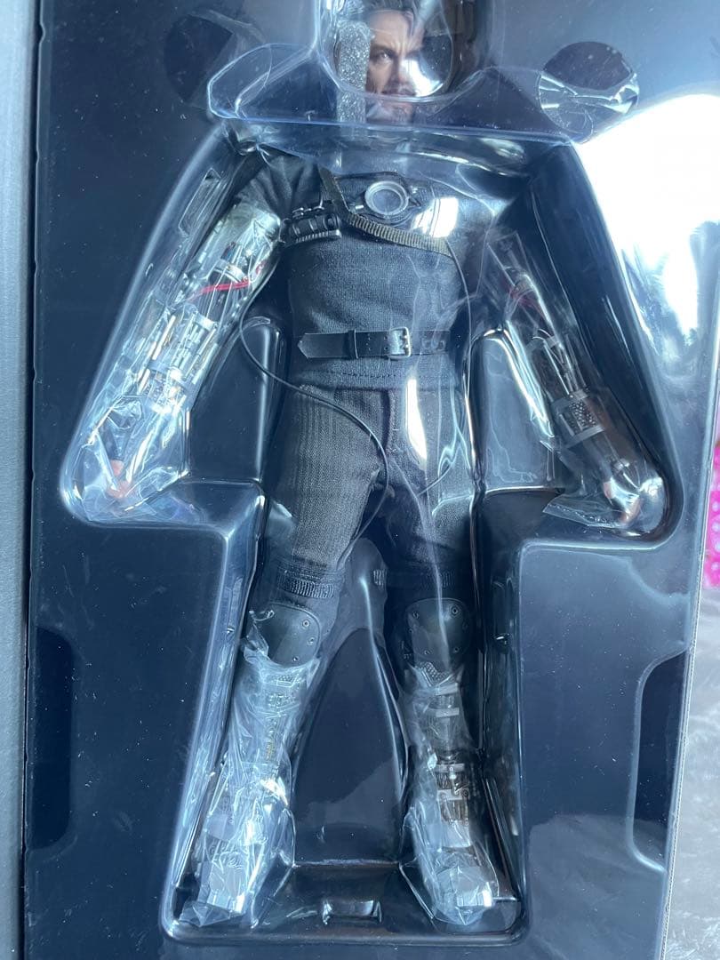 トニー・スターク（メカテスト版）　アイアンマン　１／６スケールフィギュア