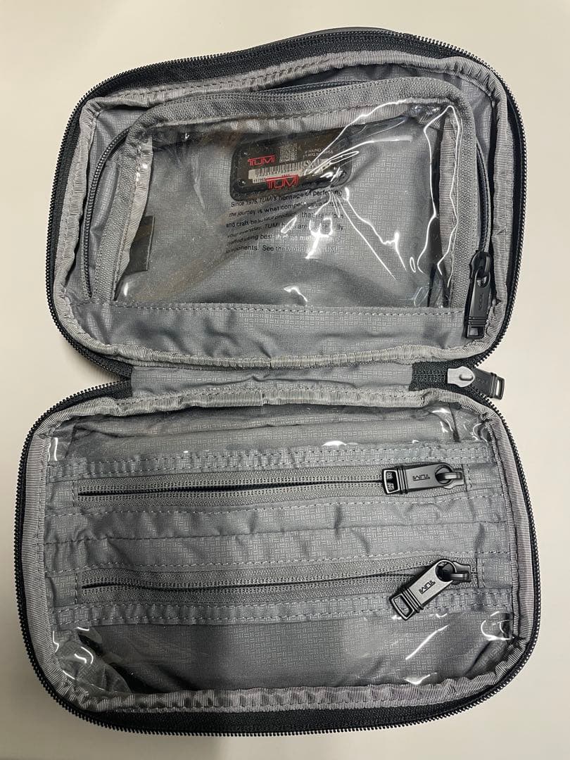 TUMI トラベルポーチ￼