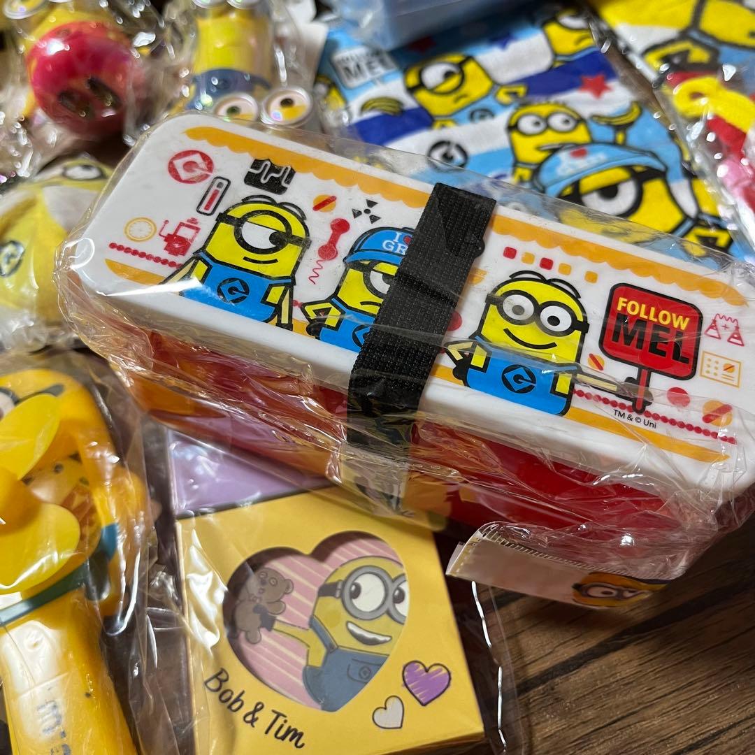 ミニオンズ　グッズセット　お弁当箱、ぬいぐるみマスコット、タオル、文具　ミニオン