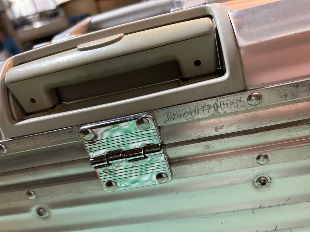 RIMOWA シルバーキャリーケース 46L