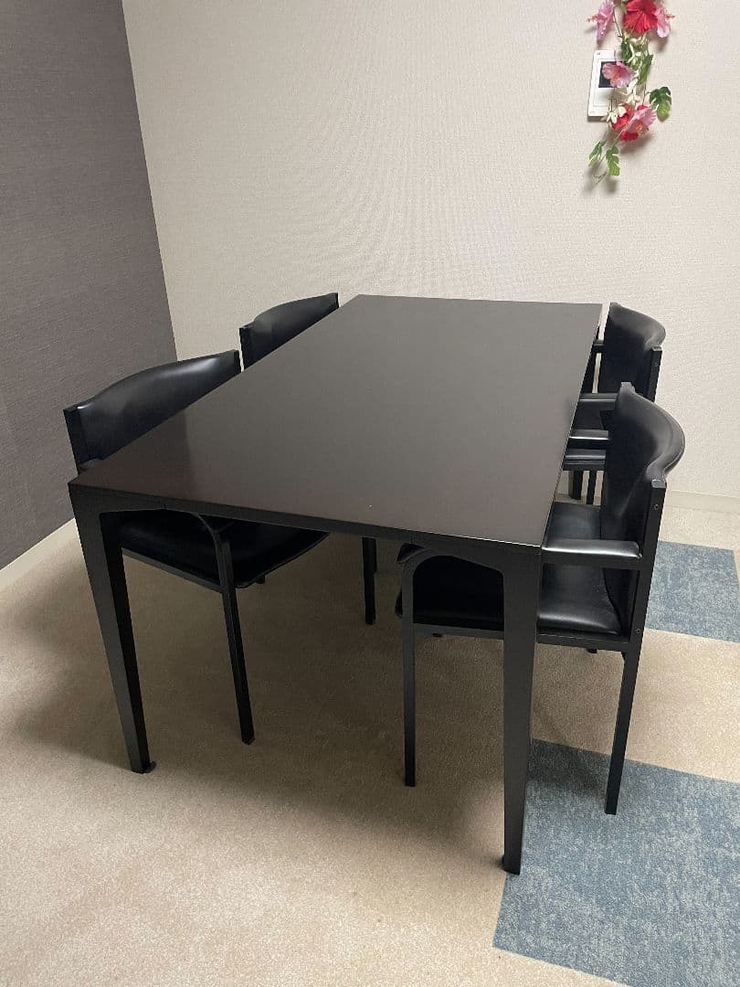 カッシーナixc 黒の長方形ダイニングテーブルと椅子4脚