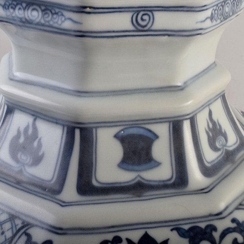 中国　青花　花弁文　八角面取瓶　壺　C　8945A