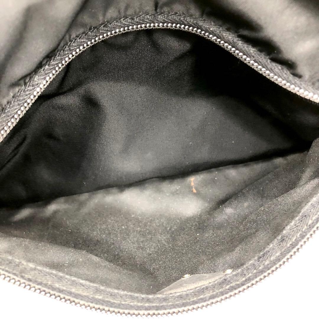 ✨美品✨プラダ ショルダーバッグ 三角ロゴ シルバー金具 ナイロン レザー 黒