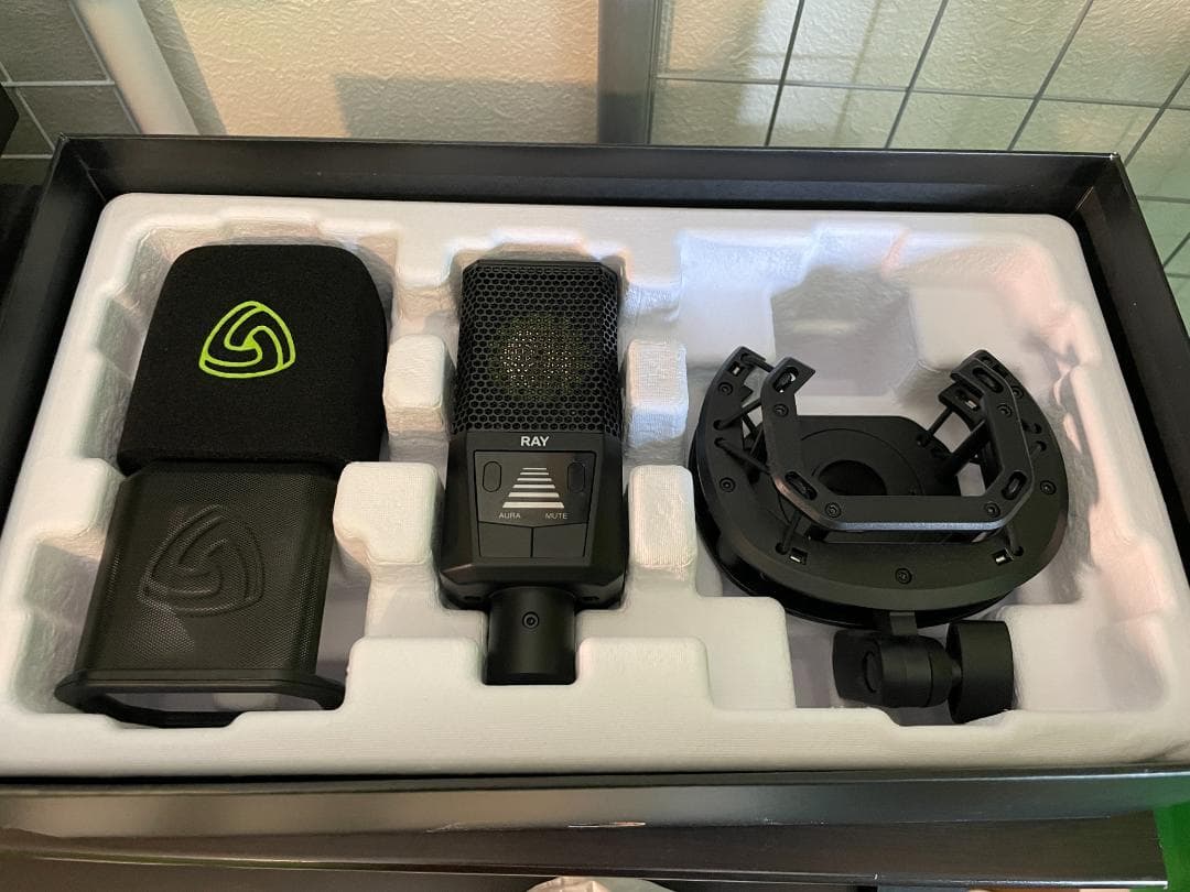 LEWITT / RAY 世界初オートフォーカスマイク