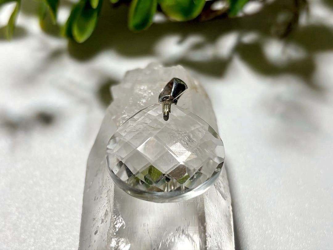 夢幻品質　ヒマラヤ幻の聖山　カイラス水晶のプレミアムミラーカットペンダントトップ
