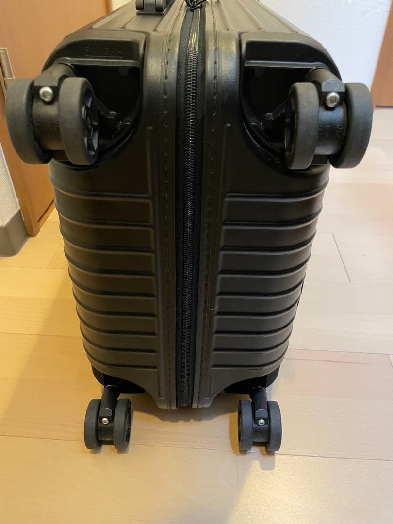 RIMOWA リモワ　スーツケース　キャビン　約33L 機内持ち込み可