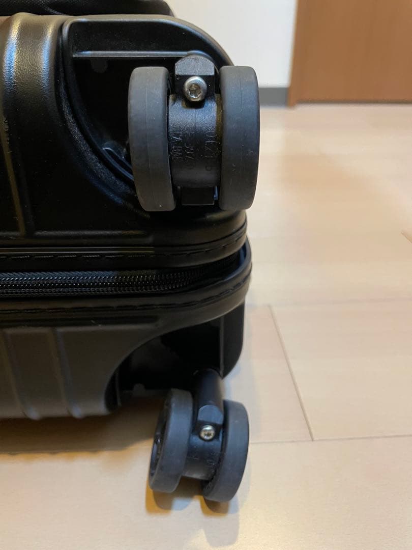RIMOWA リモワ　スーツケース　キャビン　約33L 機内持ち込み可