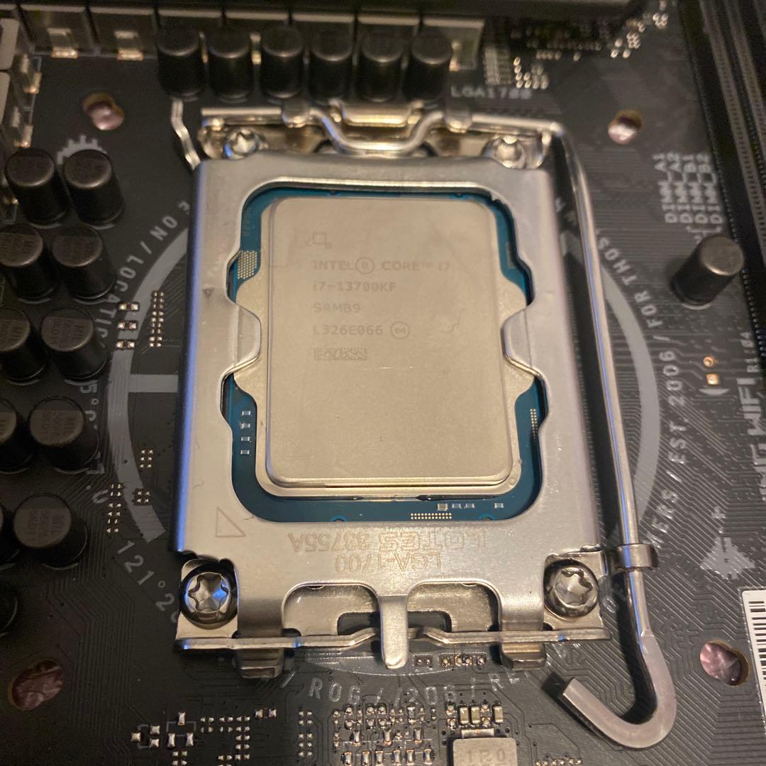 STRIX B760-GAMING WIFI core I7-13700kf付き