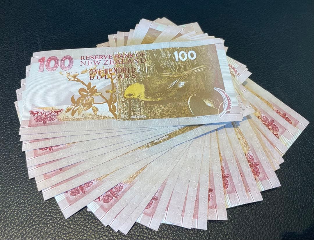 さ*)様 ニュージーランド旧紙幣100ドルx32枚