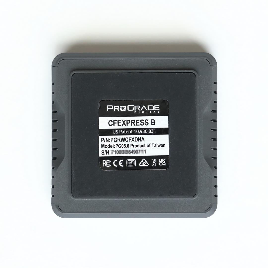 CFexpress 4.0 Type-B カードリーダー