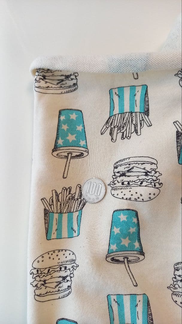 ハンバーガーとフライドポテト