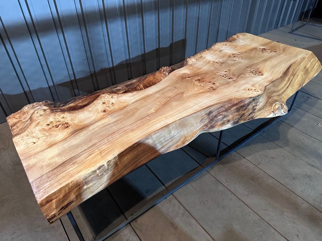 ポプラ　一枚板テーブル　店舗什器　アイアン脚　カフェ　ディスプレイ　民泊　別荘