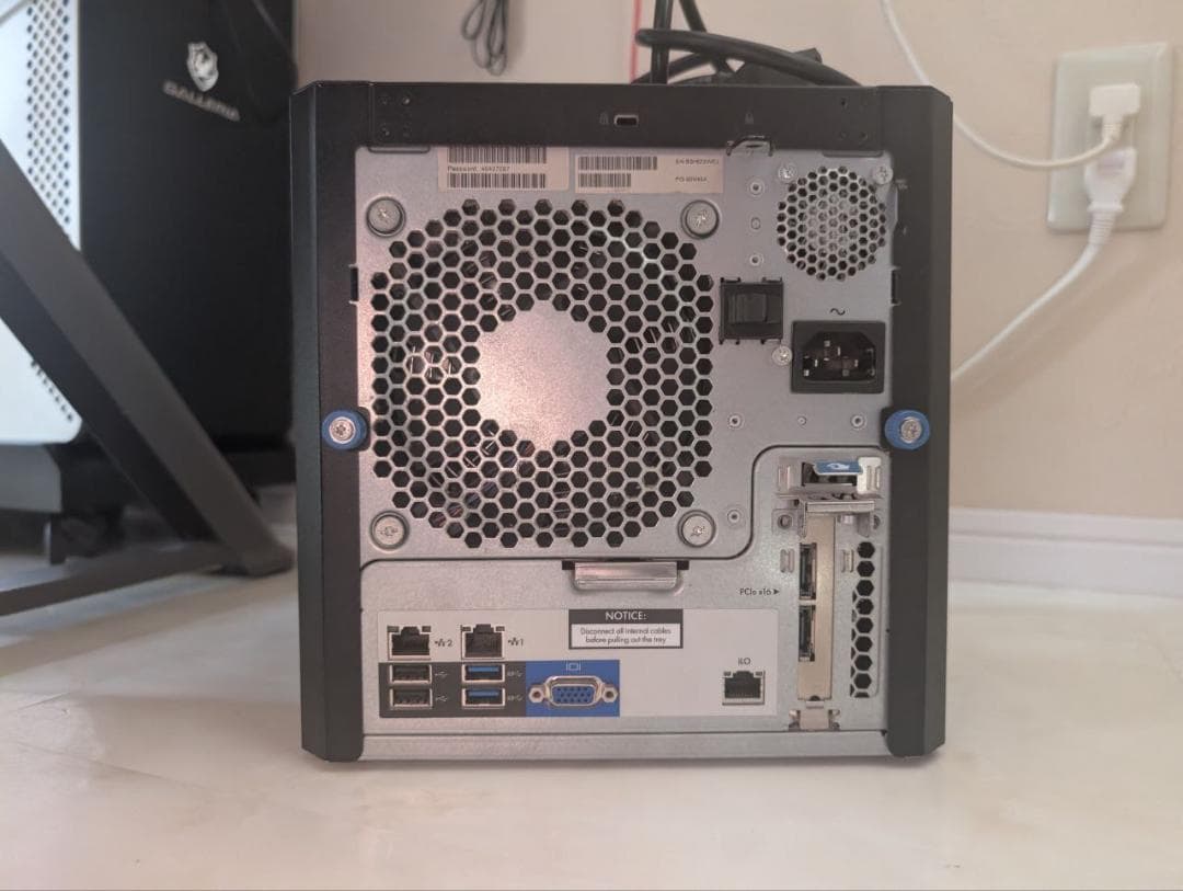 HP ProLiant MicroServer Gen8 サーバー