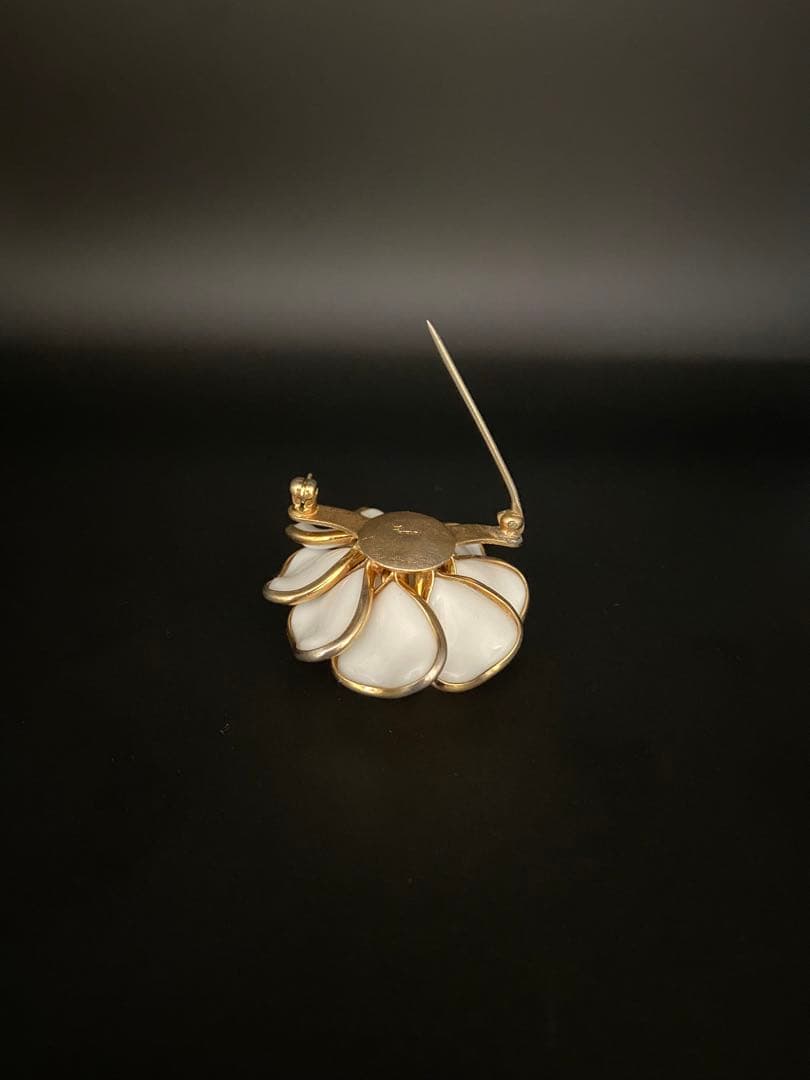 lotuscloud 2507⭐️TRIFARI トリファリヴィンテージブローチ