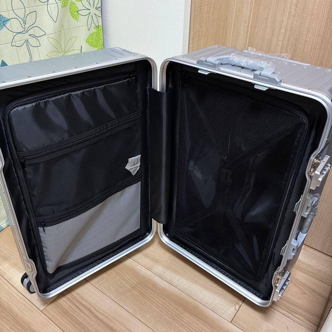 【未使用品】スーツケース　アルミフレーム　８５Ｌ