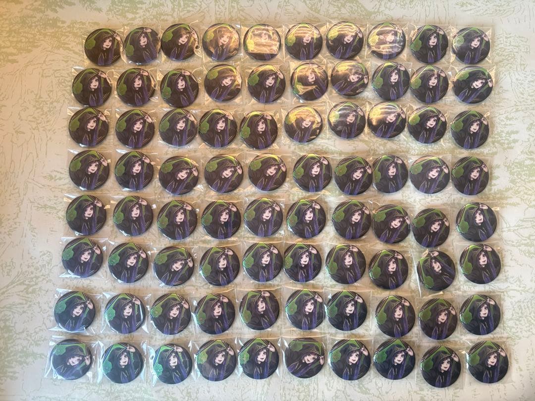 ツイステ リリア・ヴァンルージュ カプセル缶バッジ 式典服