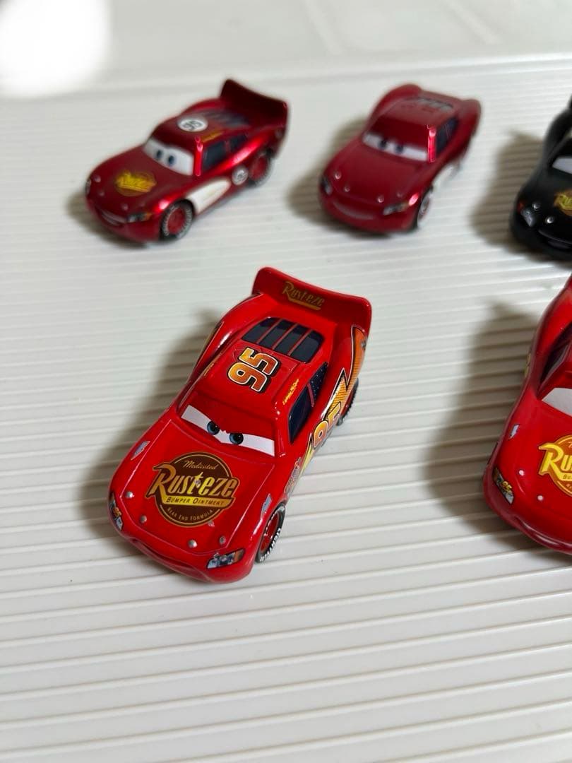 カーズ、ミニカーマテルライトニングマックィーンRADIATOR SPRINGS