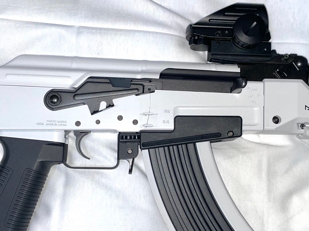 送料込み　東京マルイ　AKホワイトストーム 次世代電動ガン