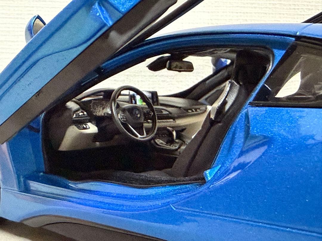 ミニカー Paragon 1/18 BMW i8