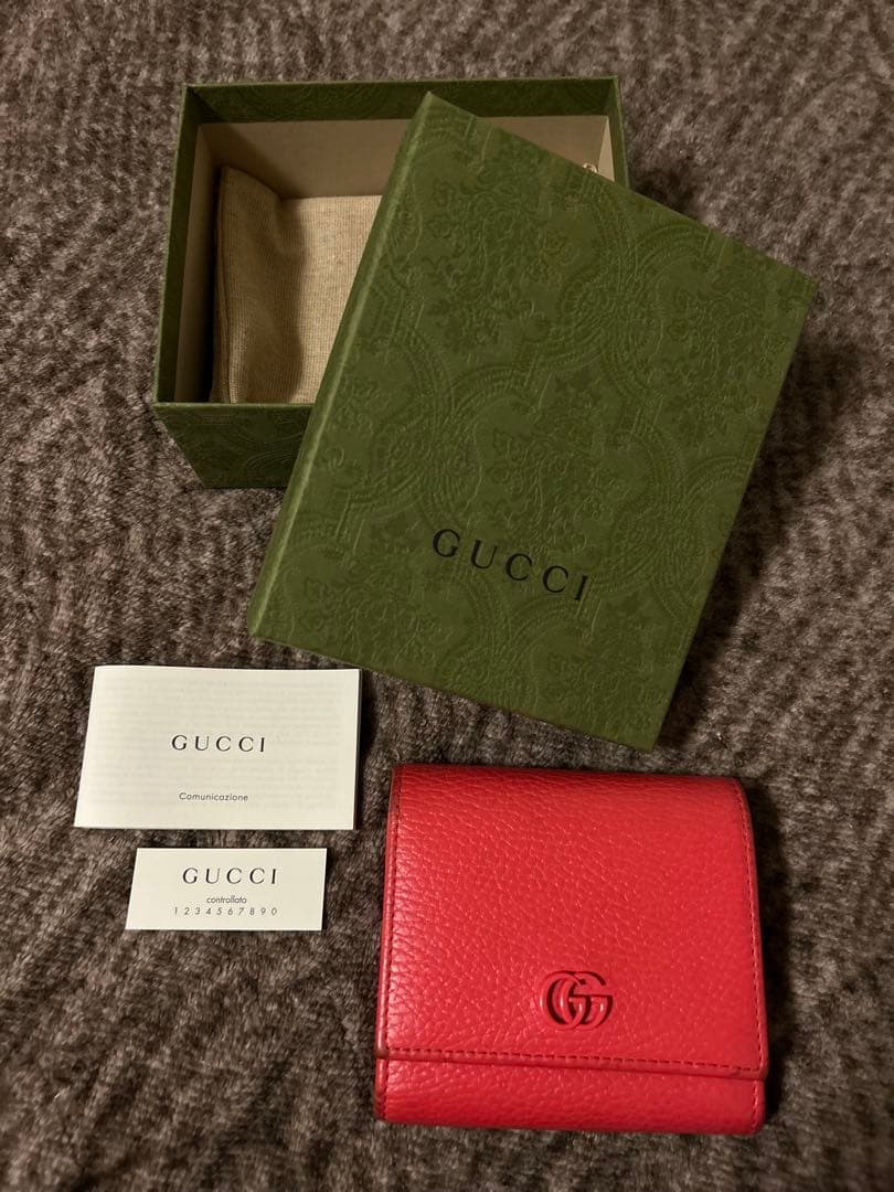 GUCCI 限定カラー ピンク 二つ折財布