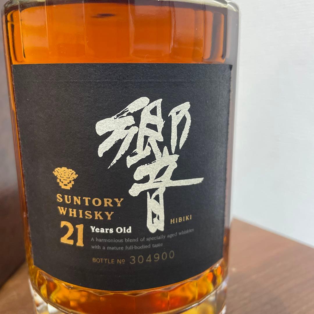 サントリーウイスキー　響21年　裏黒ラベル　金キャップ　箱付き　未開封