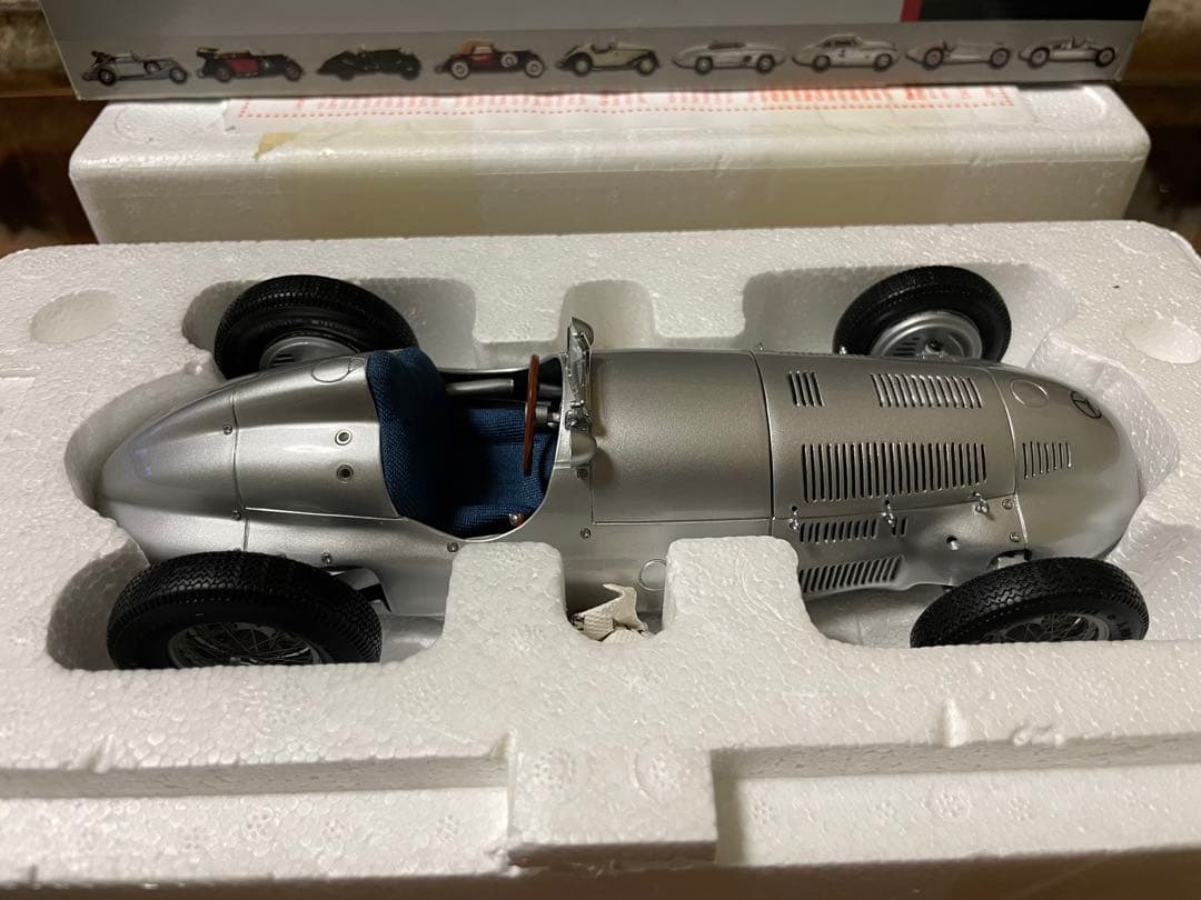 価格変更1/18 CMC メルセデス・ベンツW165 1939年 未展示品