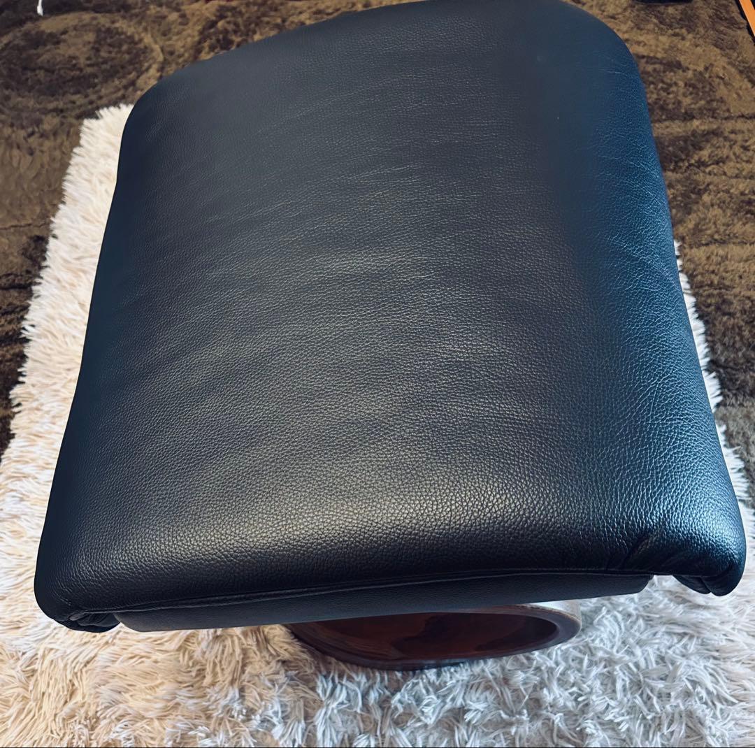 ヒモラ黒レザーオットマン 曲線木製脚