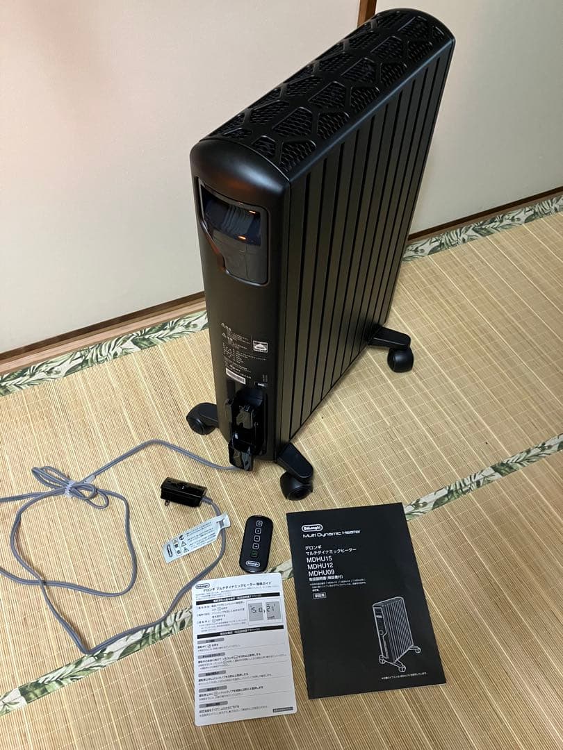 一回使用のみDeLonghi オイルヒーター 1200W ブラック　デロンギ
