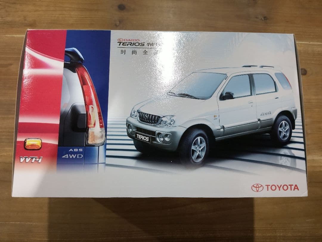 1/18 トヨタ　テリオス　ディーラー品　ミニカー　ホワイト　テリオスキッド