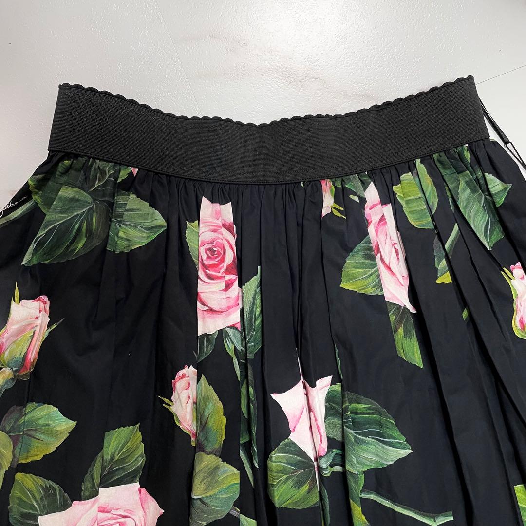 新品タグ付✨Dolce&Gabbana プリーツ フレア スカート 薔薇柄 42