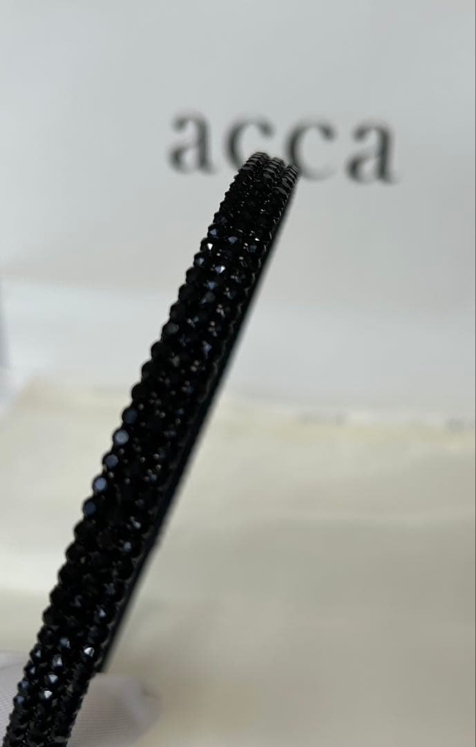 accaアッカ スワロフスキーカチューシャ黒