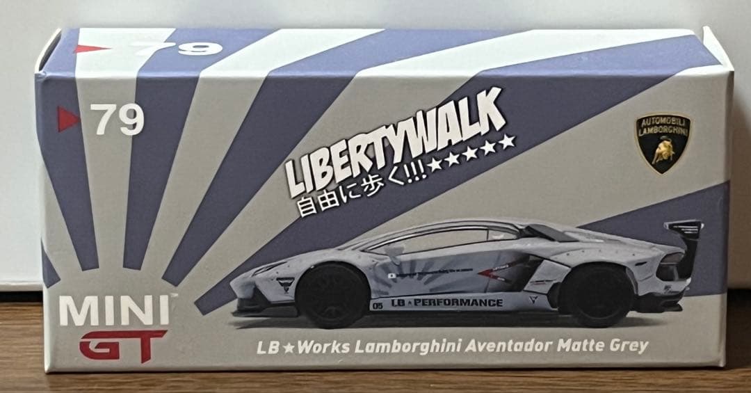mini gt ランボルギーニ　アヴェンタドール　1/64 79番