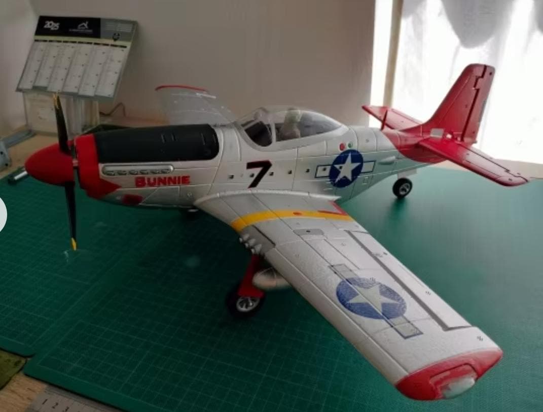WLtoys XK A280 RC 飛行機 2.4 グラム 4CH P51
