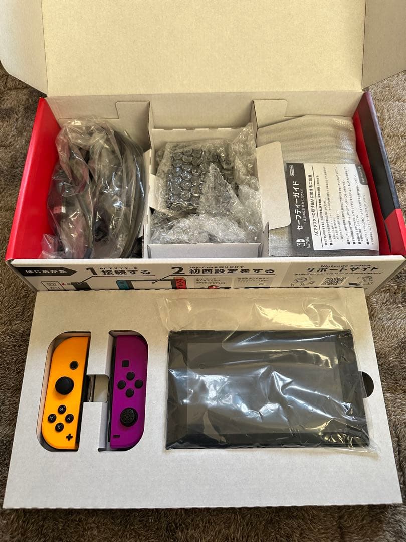 Nintendo Switch 本体 ピンクと黄色のJoy-Con