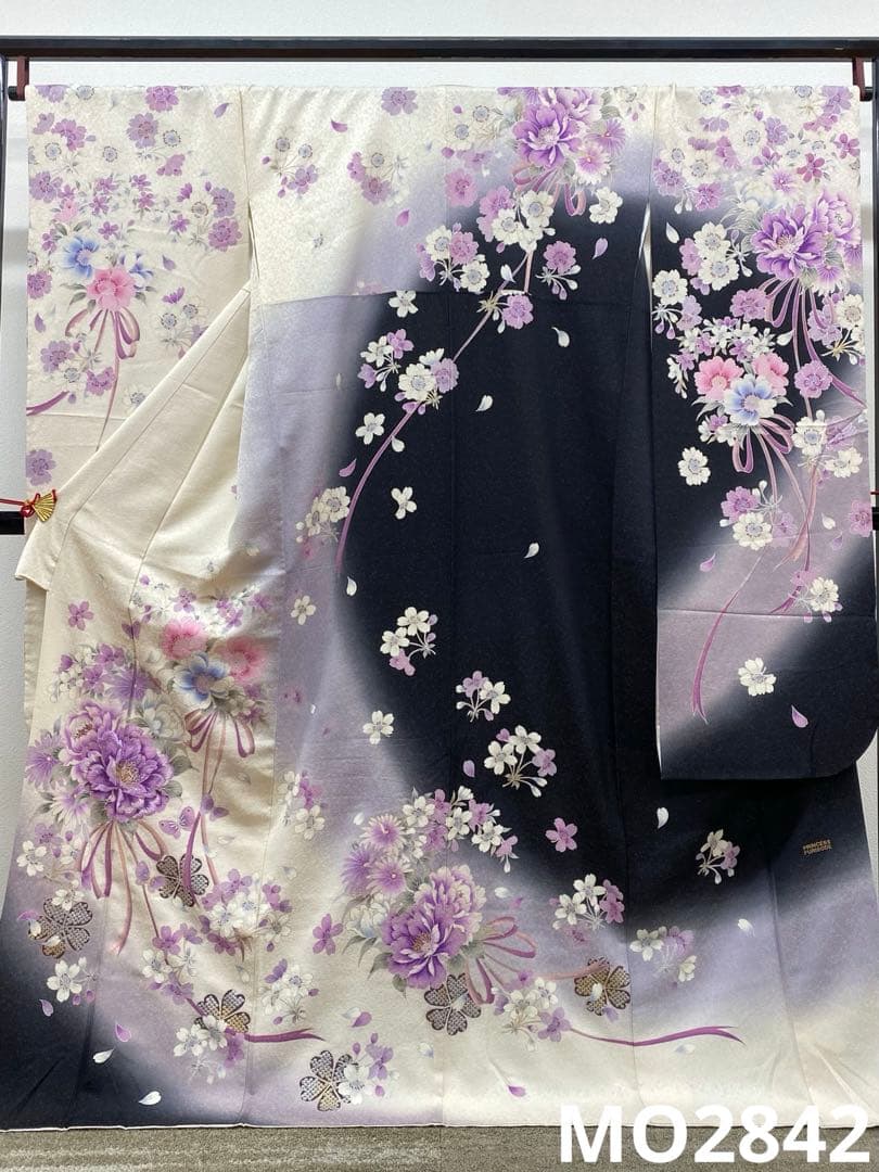 メーカー品振袖 豪華 ラメ刺繍 金彩 銀彩 紋意匠 身丈cm 撥水加工済