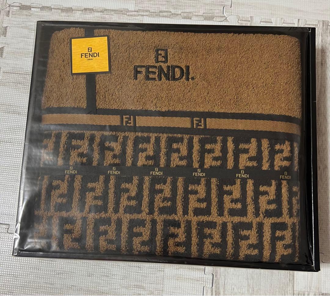 FENDI バスタオル ロゴ入り