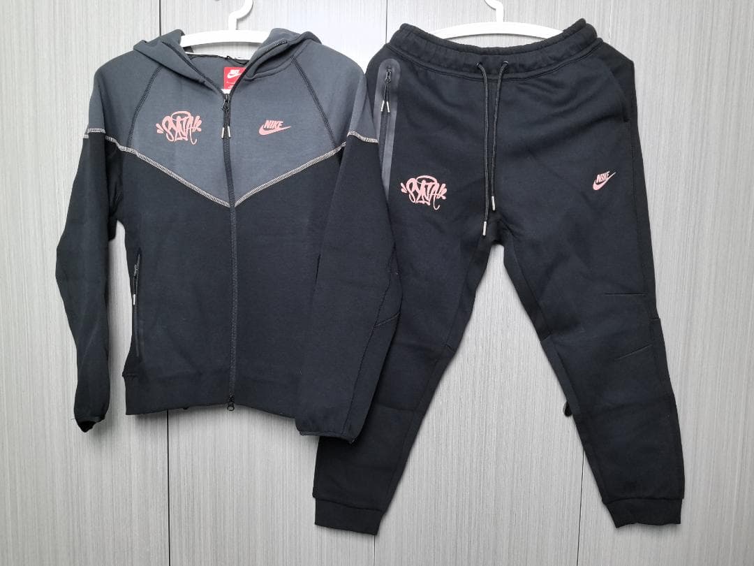 Nike × Syna World コラボレーション セットアップ